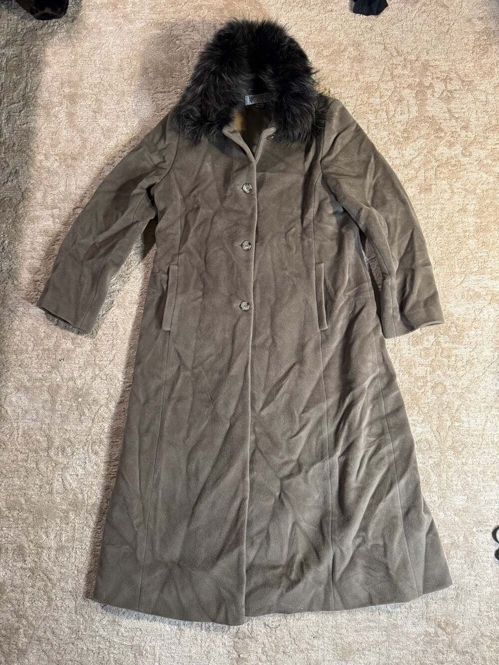 Larry Levine Design Women's 100% Wool Long Coat with Fur Collar
